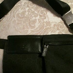 GUCCI MONOGRAMMED GG LOGO 
BLACK FANNY PACK BELT